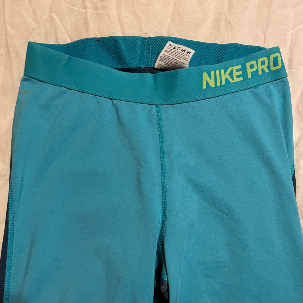 Nike pro capris
